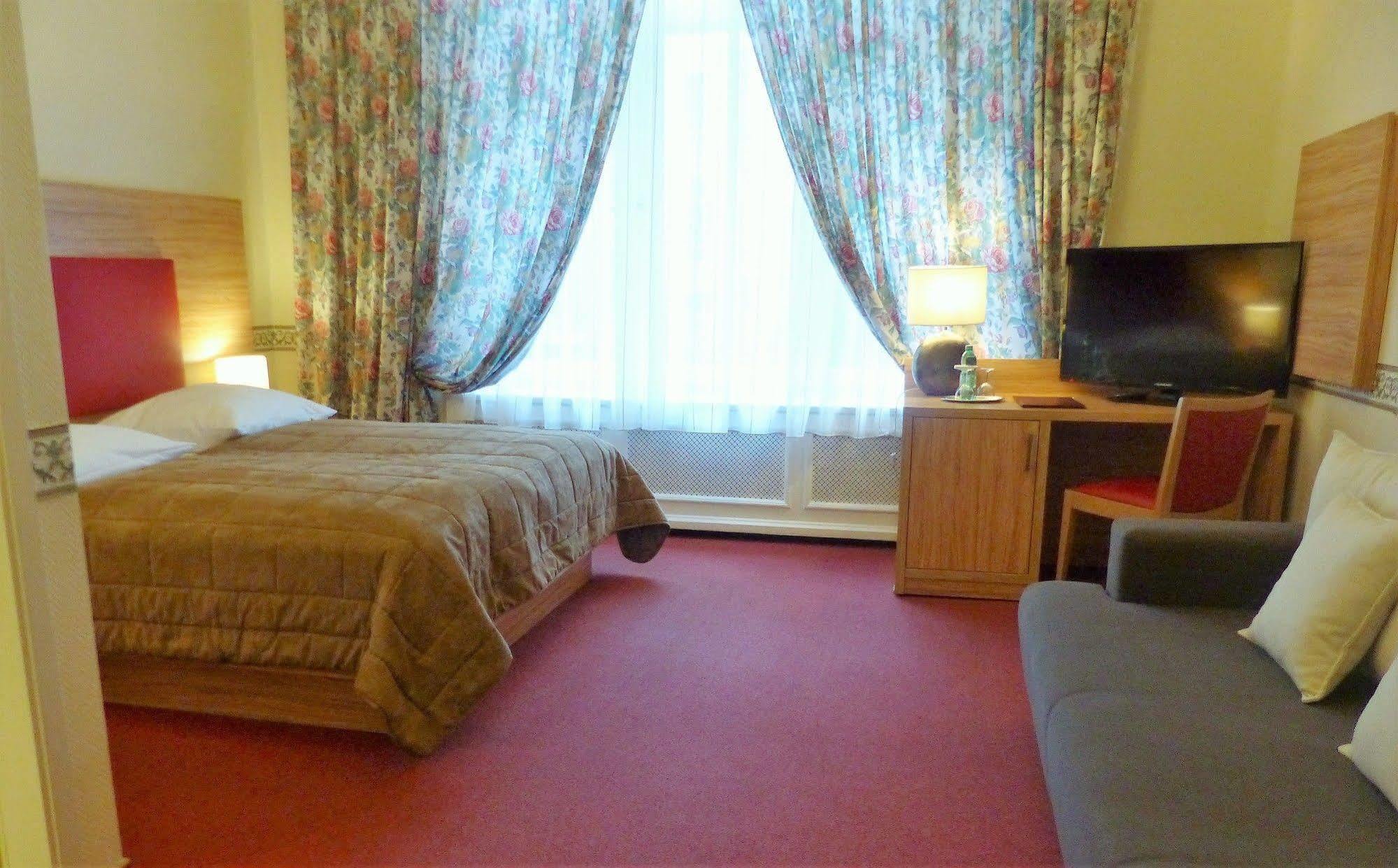 Hotel Pension Savoy Near Kurfuerstendamm Berlin Eksteriør billede