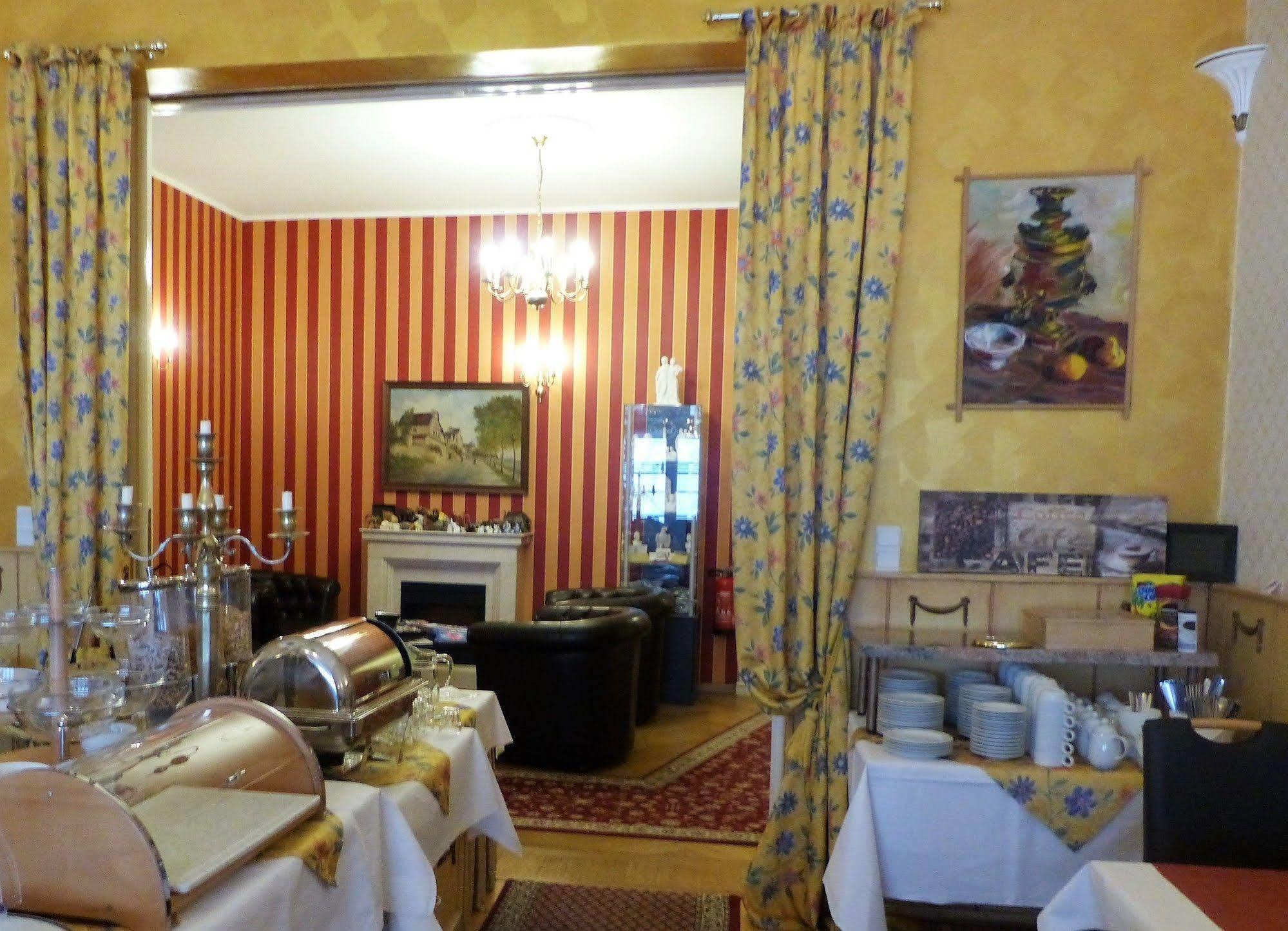 Hotel Pension Savoy Near Kurfuerstendamm Berlin Eksteriør billede