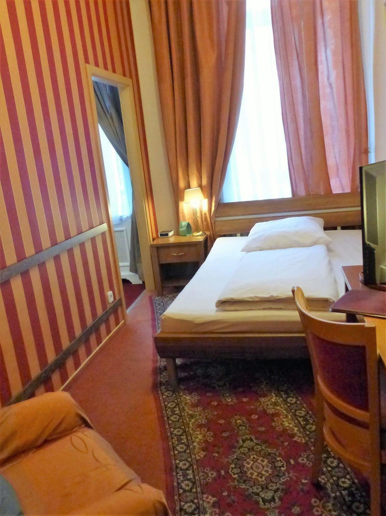 Hotel Pension Savoy Near Kurfuerstendamm Berlin Eksteriør billede